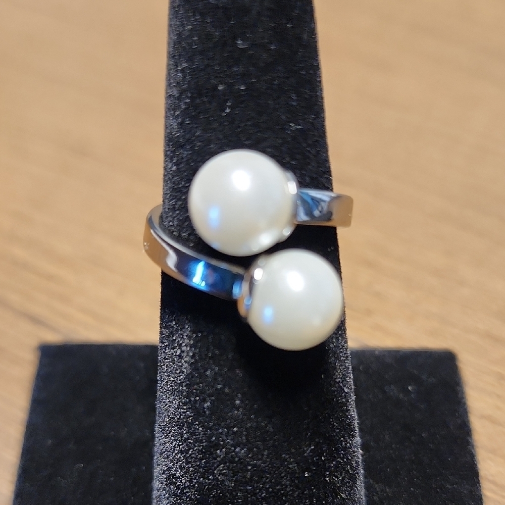 Elegant Silver Pearl Ring